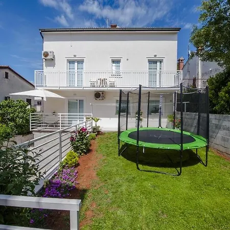 Apartment Rovinj 아파트 로비니